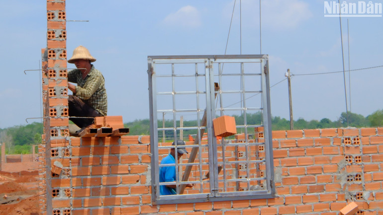 Bình Phước tăng tốc xóa nhà tạm, nhà dột nát trước ngày 30/4 năm nay. Bình Phước tăng tốc xóa nhà tạm, nhà dột nát trước ngày 30/4 năm nay.