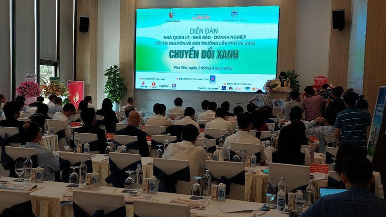 Quang cảnh Diễn đàn “Nhà Quản lý - Nhà báo - Doanh nghiệp với Tài nguyên và Môi trường”.