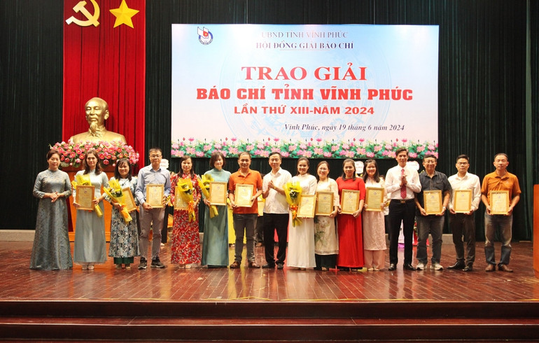 Các tác giả được nhận giải C.