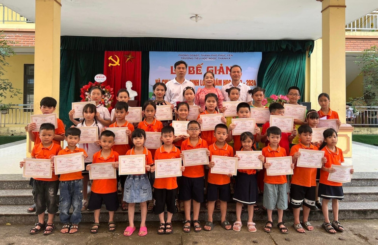 Trường Tiểu học Ngọc Thanh A tuyên dương học sinh giỏi.