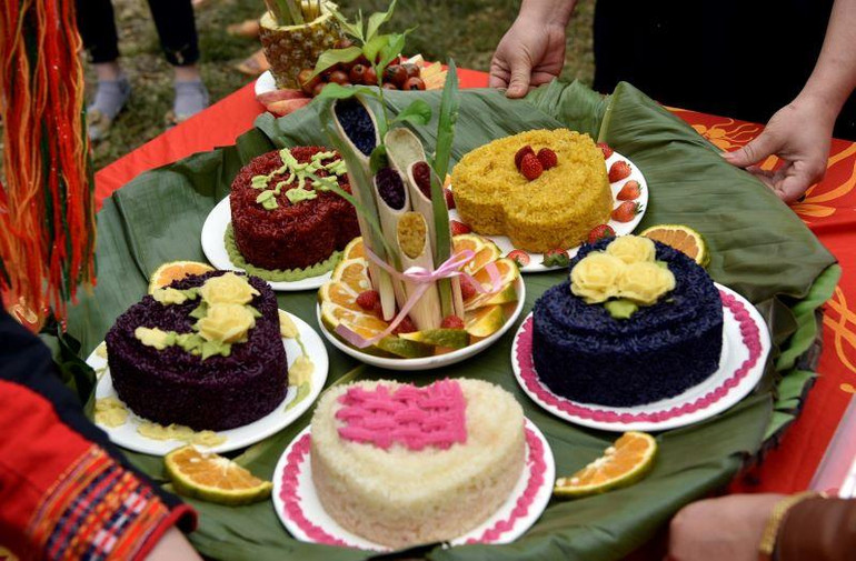 Xôi ngũ sắc là tinh hoa văn hóa của đồng bào các dân tộc.