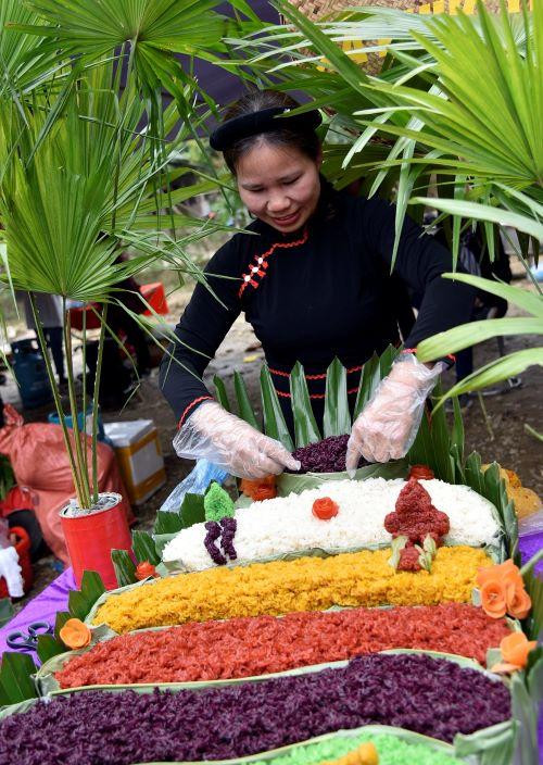 Những tác phẩm trình bày độc đáo của xôi ngũ sắc.