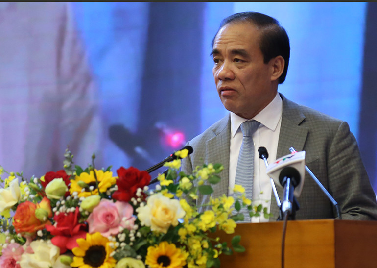 Đồng chí Chẩu Văn Lâm, Ủy viên Trung ương Đảng, Bí thư Tỉnh ủy, Trưởng Đoàn đại biểu Quốc hội tỉnh Tuyên Quang phát biểu tại hội nghị.