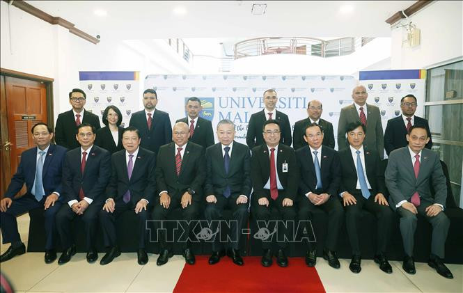 Tổng Bí thư Tô Lâm và các đại biểu chụp ảnh chung.