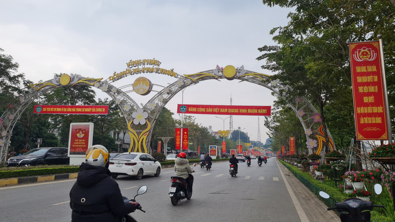 Không khí đón xuân náo nức tại thành phố Vĩnh Yên Không khí đón xuân náo nức tại thành phố Vĩnh Yên