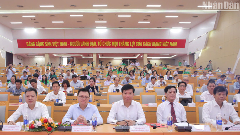 Các đại biểu dự hội thảo.