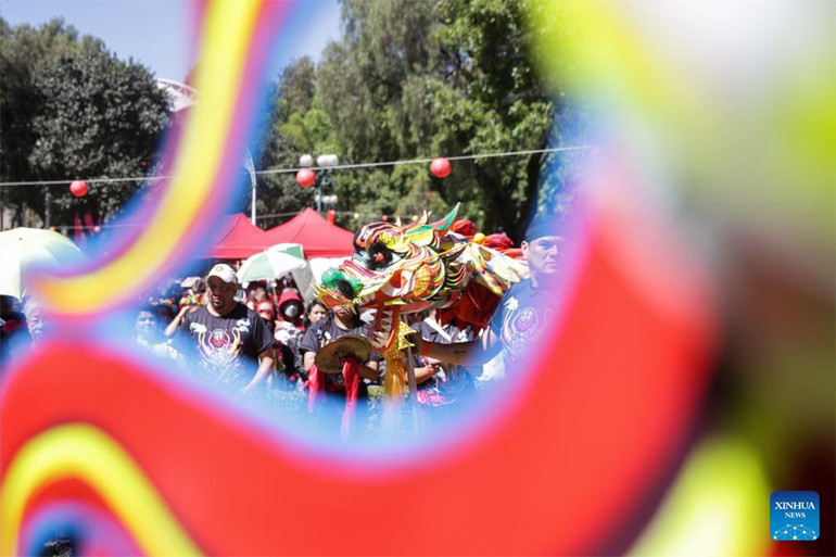 Múa rồng tại Trung tâm Nghệ thuật quốc gia (CENART) tại thủ đô Mexico City, Mexico. Ảnh: TÂN HOA XÃ