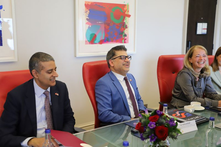 Đại diện tập đoàn AstraZeneca.