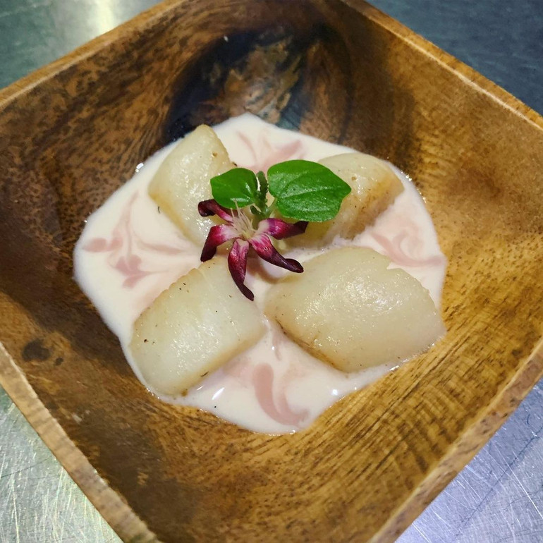 Sò điệp thêm chút muối làm tăng vị ngọt của món ăn.