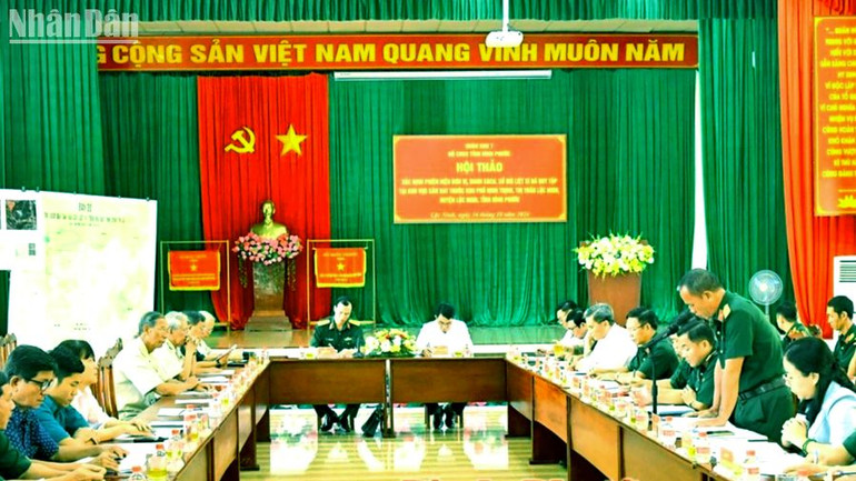 Các đại biểu thảo luận tại hội thảo.