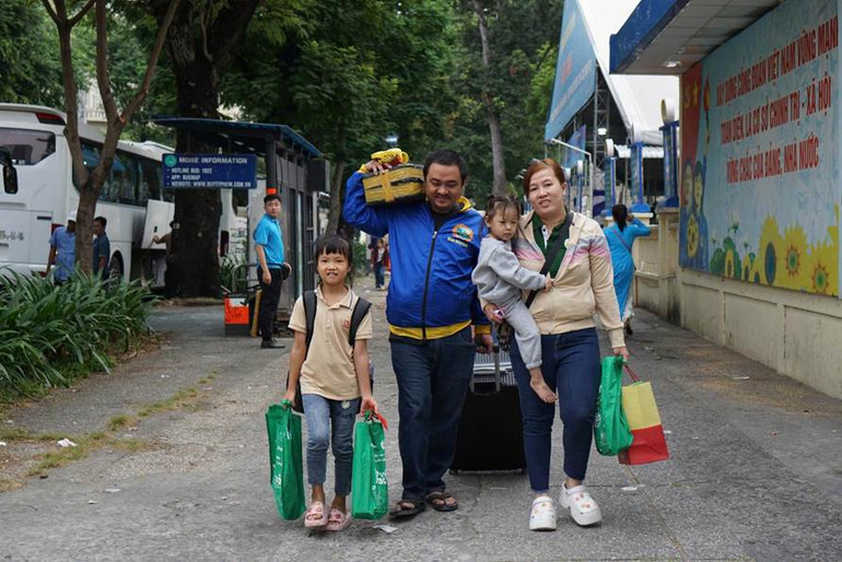 10 chuyến xe được bố trí đưa người lao động về quê ăn Tết.