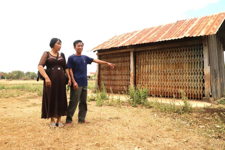 Người dân xã Ea Rốk, huyện Ea Súp bức xúc trước việc đền bù, thu hồi đất không rõ ràng, minh bạch của Ủy ban nhân dân huyện Ea Súp liên quan đến Dự án Trung tâm cụm xã Ea Rốk-Ea Lê.