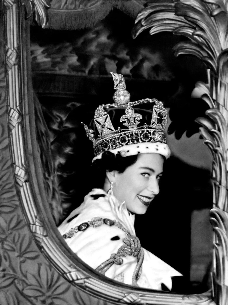 Ngày 6/2/1952, Elizabeth chính thức kế vị ngai vàng và trở thành Nữ hoàng sau khi Vua George VI qua đời. (Ảnh: PA)