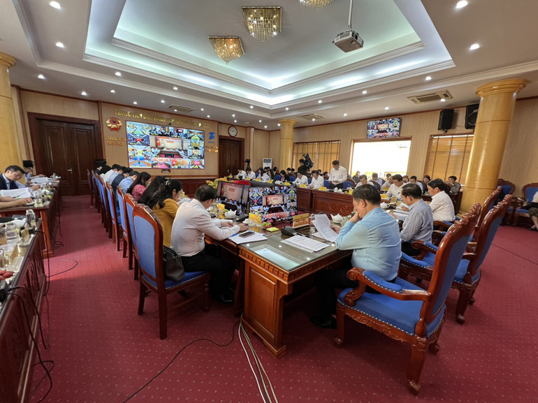 Các đại biểu nêu ý kiến tại hội nghị.