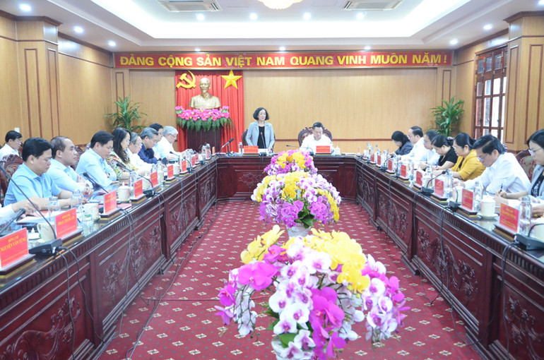 Đồng chí Trương Thị Mai phát biểu kết luận buổi làm việc. (Ảnh: TUẤN SƠN) Đồng chí Trương Thị Mai phát biểu kết luận buổi làm việc. (Ảnh: TUẤN SƠN)