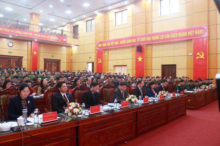 Các đại biểu dự hội nghị.