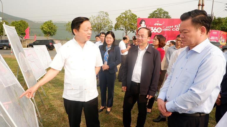 Phó Thủ tướng Chính phủ Trần Hồng Hà kiểm tra, chỉ đạo tại Khu công nghiệp Thanh Bình. (Ảnh: PHƯƠNG THẢO)