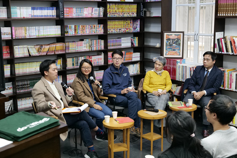 Hà Lệ Diễm (thứ hai từ trái qua) chia sẻ về làm phim tại Trung tâm Văn hóa Nhật Bản.