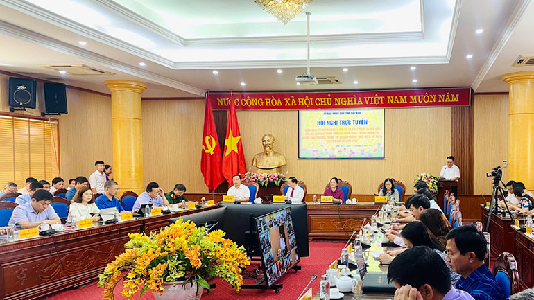 Lễ phát động kết nối trực tuyến tới các huyện, thành phố. Lễ phát động kết nối trực tuyến tới các huyện, thành phố.