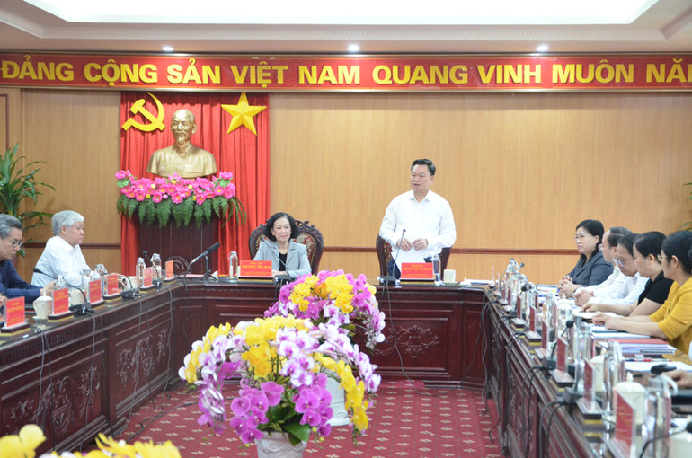 Bí thư Tỉnh ủy Bắc Kạn Hoàng Duy Chinh phát biểu tiếp thu ý kiến chỉ đạo của đồng chí Trương Thị Mai. (Ảnh: TUẤN SƠN) Bí thư Tỉnh ủy Bắc Kạn Hoàng Duy Chinh phát biểu tiếp thu ý kiến chỉ đạo của đồng chí Trương Thị Mai. (Ảnh: TUẤN SƠN)