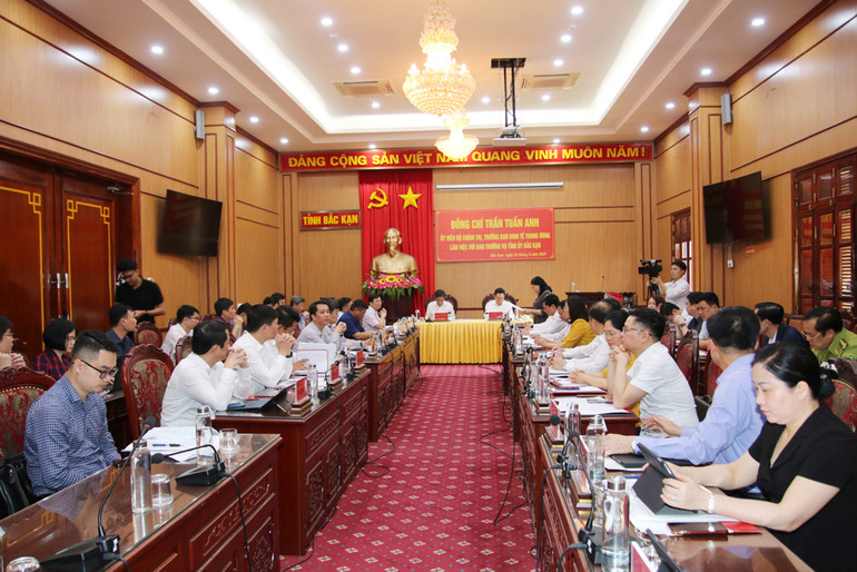 Quang cảnh buổi làm việc. Quang cảnh buổi làm việc.