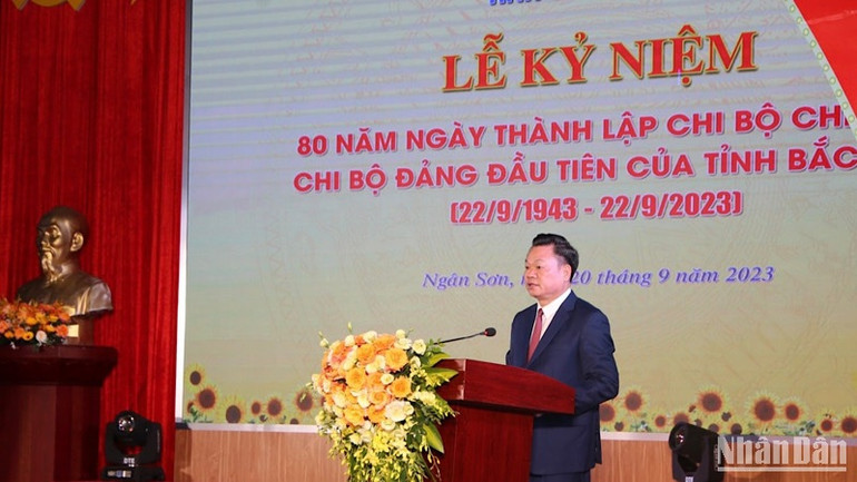 Bí thư Tỉnh ủy Bắc Kạn Hoàng Duy Chinh trình bày diễn văn tại lễ kỷ niệm.