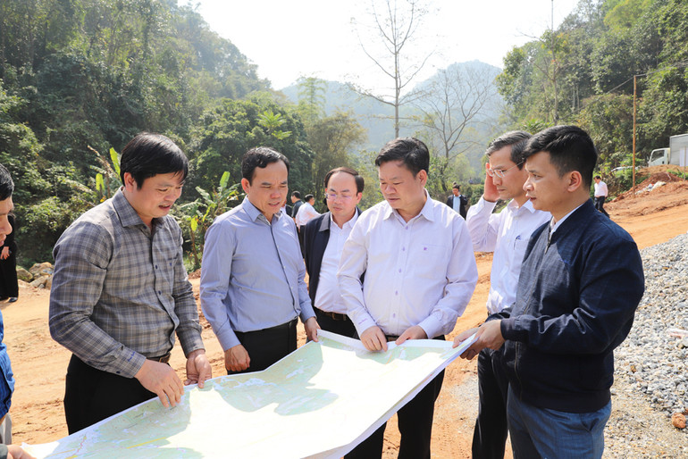 Phó Thủ tướng Trần Lưu Quang khảo sát thực tế tại xã Thượng Quan, huyện Ngân Sơn (Bắc Kạn).