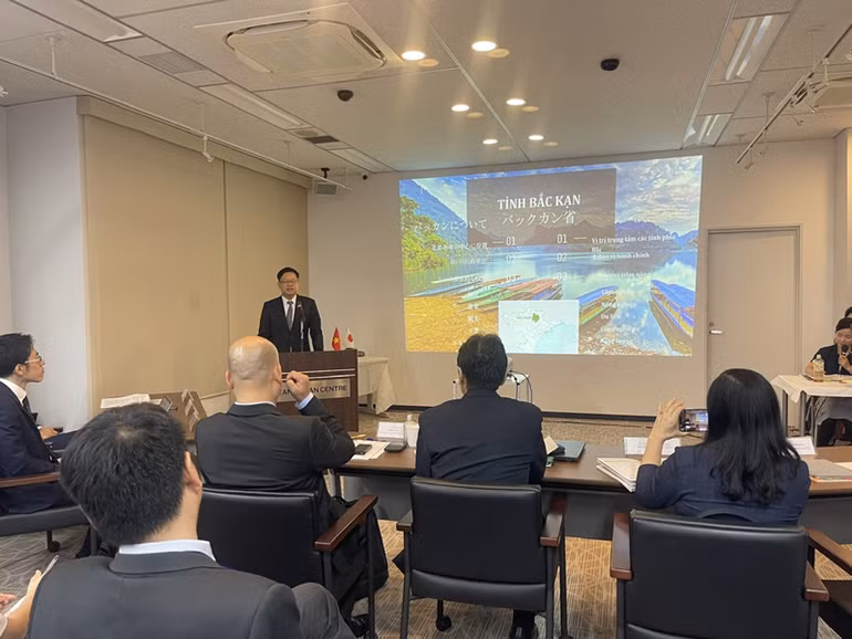 Lãnh đạo tỉnh Bắc Kạn giới thiệu về tỉnh tại Hội nghị giao thương hợp tác, đầu tư, thương mại Việt Nam-Nhật Bản tổ chức tại Tokyo (Nhật Bản). (Ảnh: PHƯƠNG THẢO) Lãnh đạo tỉnh Bắc Kạn giới thiệu về tỉnh tại Hội nghị giao thương hợp tác, đầu tư, thương mại Việt Nam-Nhật Bản tổ chức tại Tokyo (Nhật Bản). (Ảnh: PHƯƠNG THẢO)