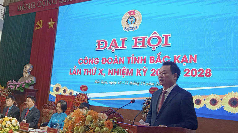 Bí thư Tỉnh ủy Bắc Kạn Hoàng Duy Chinh phát biểu chỉ đạo đại hội. (Ảnh: TUẤN SƠN)