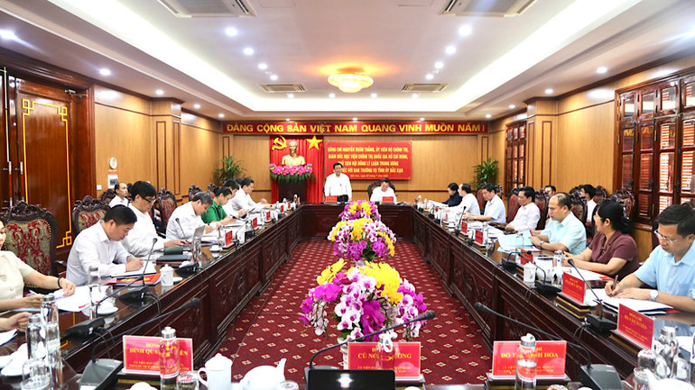 Đồng chí Nguyễn Xuân Thắng phát biểu tại buổi làm việc.