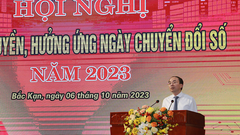 Chủ tịch Ủy ban nhân dân tỉnh Bắc Kạn Nguyễn Đăng Bình phát biểu tại hội nghị. (Ảnh: TUẤN SƠN)