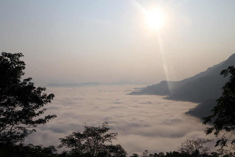 "Biển" mây vào mùa thu là hình ảnh đặc sắc trong thời điểm diễn ra chương trình “Sắc thu Ba Bể”. (Ảnh: HƯƠNG DỊU) "Biển" mây vào mùa thu là hình ảnh đặc sắc trong thời điểm diễn ra chương trình “Sắc thu Ba Bể”. (Ảnh: HƯƠNG DỊU)