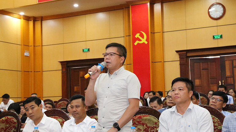 Doanh nghiệp nêu ý kiến tại hội nghị. (Ảnh: TUẤN SƠN)