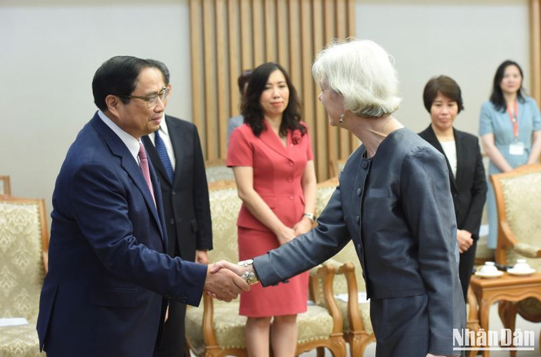 Quang cảnh buổi tiếp của Thủ tướng Phạm Minh Chính với Tổng Giám đốc Tổ chức Lao động Quốc tế (ILO) Gilbert F. Houngbo.