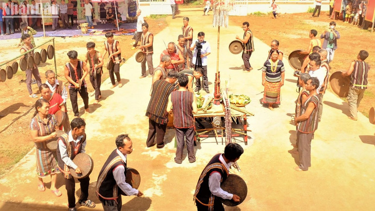 Đời sống tinh thần các dân tộc thiểu số trên địa bàn tỉnh Bình Phước ngày được nâng lên.