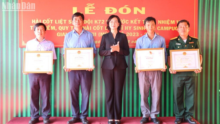 Lãnh đạo tỉnh Bình Phước khen thưởng cán bộ, chiến sĩ Đội K72.