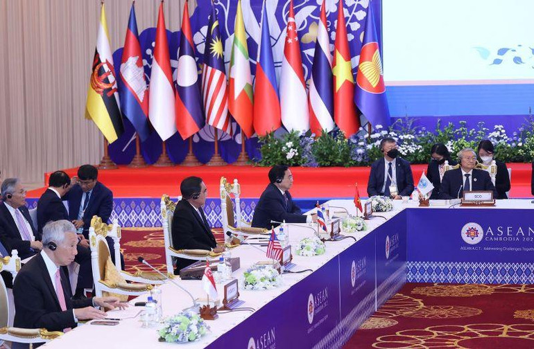 Nguyên thủ các nước tham dự Hội nghị Cấp cao ASEAN-Đông Á (EAS) lần thứ 17.