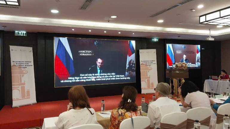 Thứ trưởng Khoa học và Giáo dục Đại học Liên bang Nga Konstantin Mogilevsky gửi video chúc mừng.