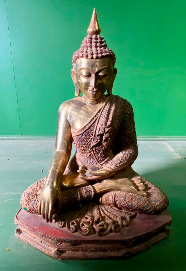 Nhà chùa hết lòng gìn giữ kho cổ vật, cũng là để thế hệ sau hiểu rõ về dân tộc mình” - nhà sư xúc động chia sẻ. Nhà chùa hết lòng gìn giữ kho cổ vật, cũng là để thế hệ sau hiểu rõ về dân tộc mình” - nhà sư xúc động chia sẻ.