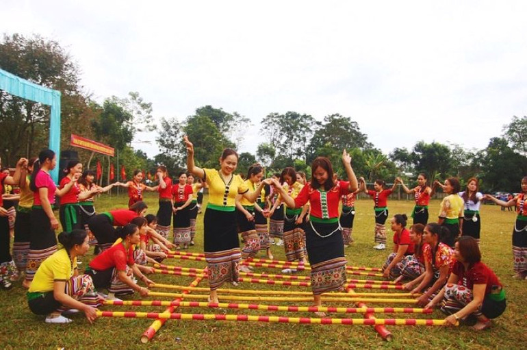 Đồng bào dân tộc Thái ở bản Mường Ham chú trọng giữ gìn và phát huy bản sắc văn hóa dân tộc. Đồng bào dân tộc Thái ở bản Mường Ham chú trọng giữ gìn và phát huy bản sắc văn hóa dân tộc.