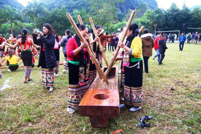 Tiết mục khắc luống thể thiếu trong đời sống tinh thần của cộng đồng dân tộc Thái. Tiết mục khắc luống thể thiếu trong đời sống tinh thần của cộng đồng dân tộc Thái.