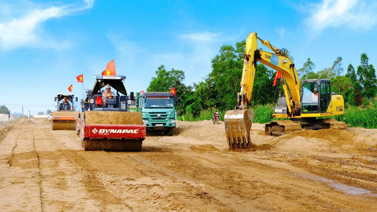 Thi công trong những ngày Tết Nguyên đán Ất Tỵ 2025.