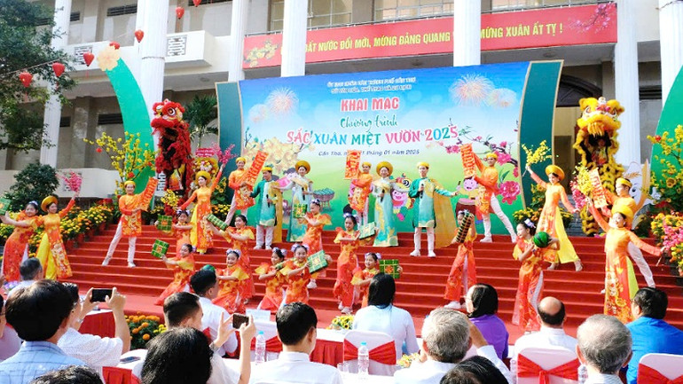 Chương trình "Sắc xuân miệt vườn" là sự kiện thường niên nhân dịp Tết Nguyên đán.