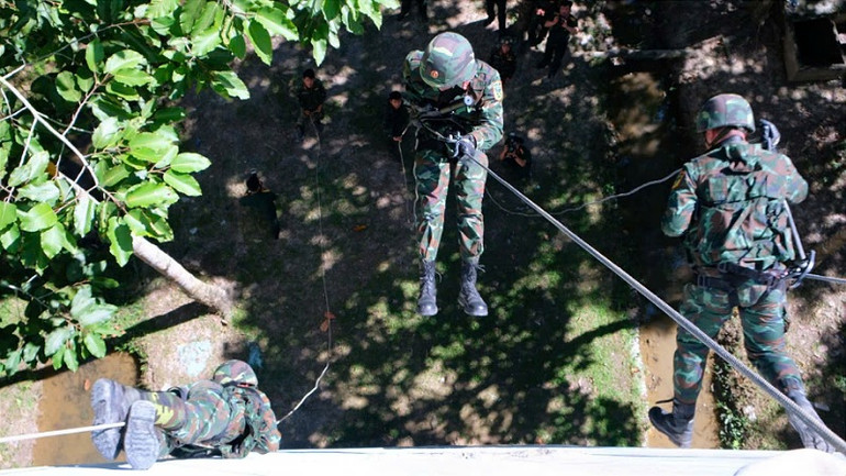 Kỹ thuật leo, trèo nhà cao tầng điêu luyện.