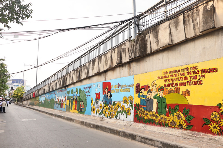 Tuyến đường Huỳnh Thúc kháng khoác lên mình diện mạo mới. Tuyến đường Huỳnh Thúc kháng khoác lên mình diện mạo mới.