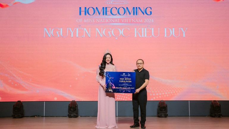 Kiều Duy nhận học bổng toàn phần từ Trường đại học FPT.