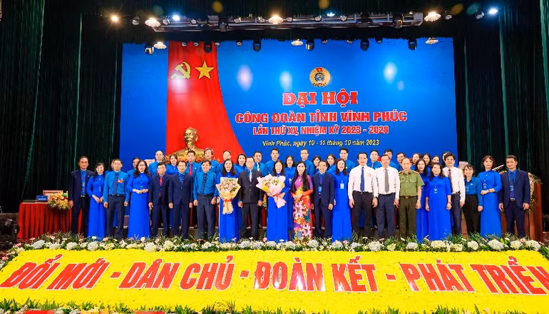 Ban Chấp hành Liên đoàn Lao động khóa mới ra mắt.