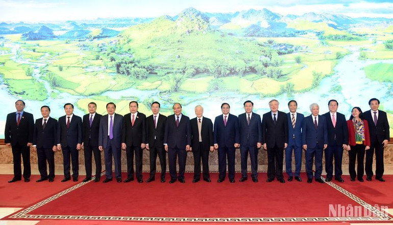 Tổng Bí thư Nguyễn Phú Trọng, Chủ tịch nước Nguyễn Xuân Phúc, Thủ tướng Phạm Minh Chính, Chủ tịch Quốc hội Vương Đình Huệ và các đại biểu dự hội nghị.