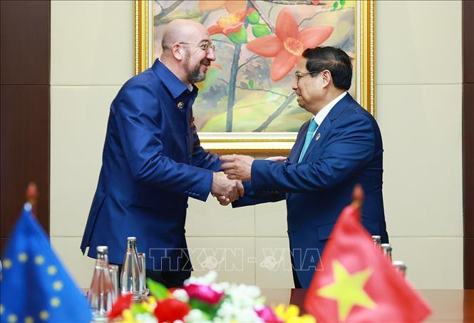 Thủ tướng Phạm Minh Chính gặp Chủ tịch Hội đồng châu Âu Charles Michel.
