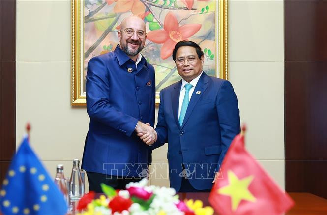 Thủ tướng Phạm Minh Chính gặp Chủ tịch Hội đồng châu Âu Charles Michel.